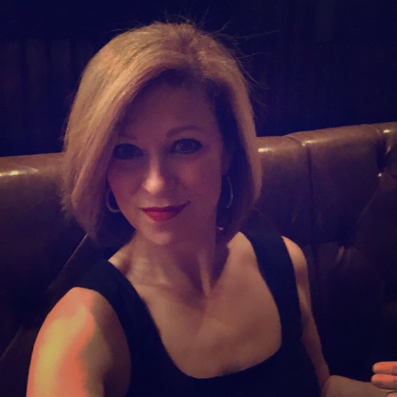 Meet your Posher, Sara - Picture 1 of 2